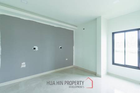 Modern 220 sqm Villa with Garden in Thap Tai Hua Hin