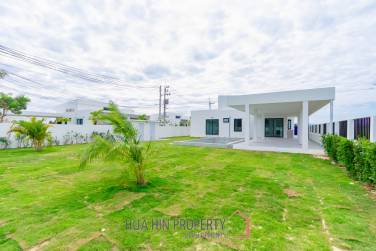 Modern 220 sqm Villa with Garden in Thap Tai Hua Hin