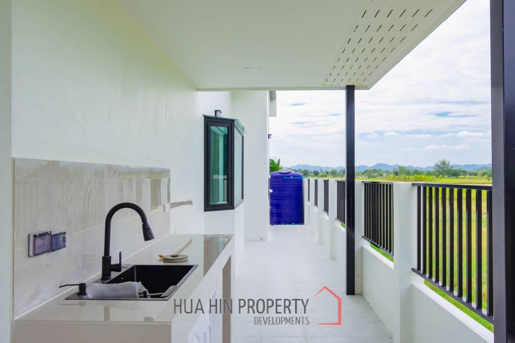 Modern 220 sqm Villa with Garden in Thap Tai Hua Hin