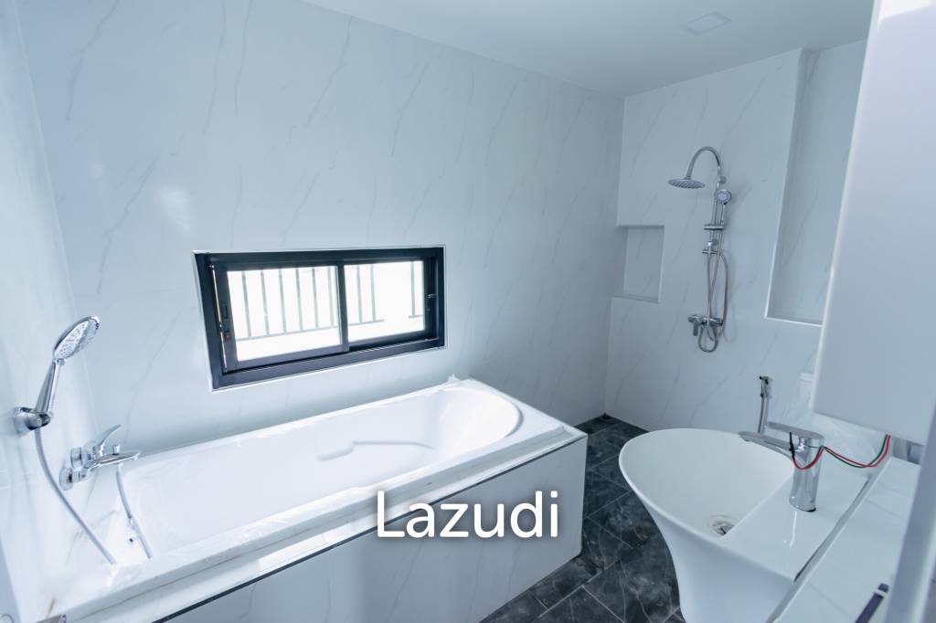 Modern 220 sqm Villa with Garden in Thap Tai Hua Hin