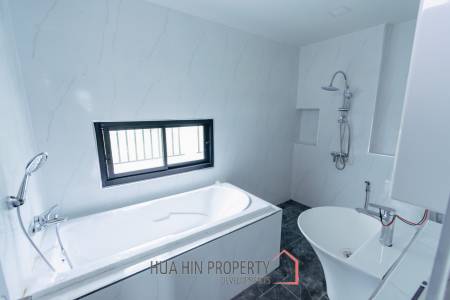 Modern 220 sqm Villa with Garden in Thap Tai Hua Hin