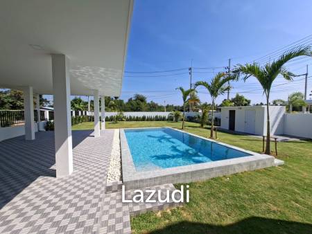 Modern 220 sqm Villa with Garden in Thap Tai Hua Hin