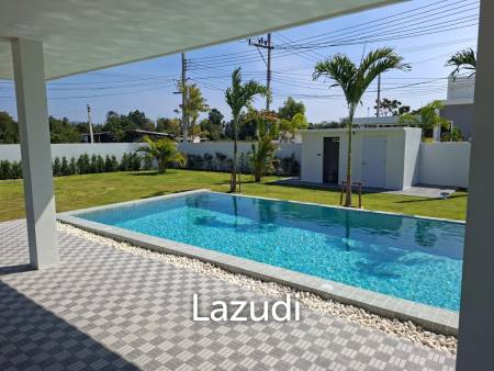 Modern 220 sqm Villa with Garden in Thap Tai Hua Hin