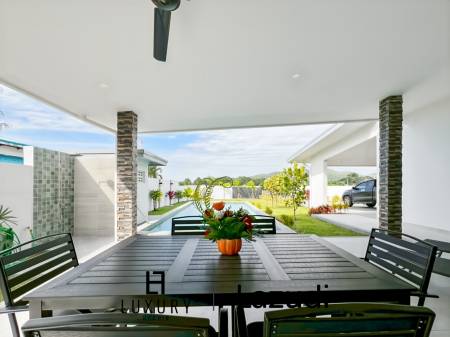 Terrain de 800 m² / Surface habitable de 220 m² / Emplacement calme