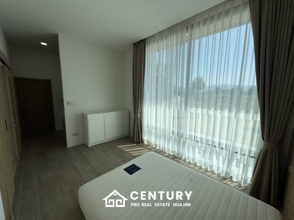 Modern detached house in Sam Phraya Cha Am