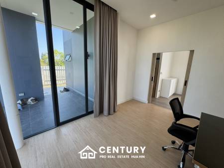 Modern detached house in Sam Phraya Cha Am