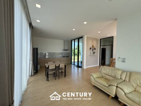 Modern detached house in Sam Phraya Cha Am