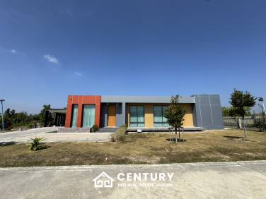 Modern detached house in Sam Phraya Cha Am