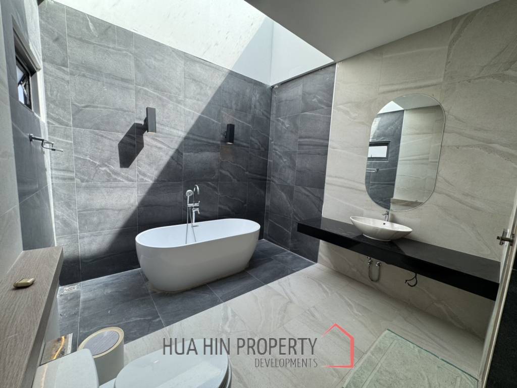 Modern detached house in Sam Phraya Cha Am