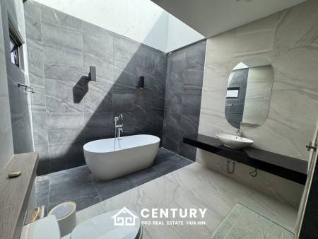 Modern detached house in Sam Phraya Cha Am