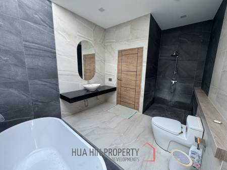 Modern detached house in Sam Phraya Cha Am