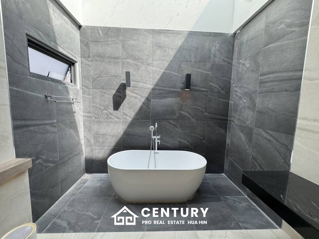 Modern detached house in Sam Phraya Cha Am