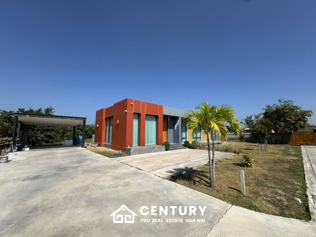 Modern detached house in Sam Phraya Cha Am