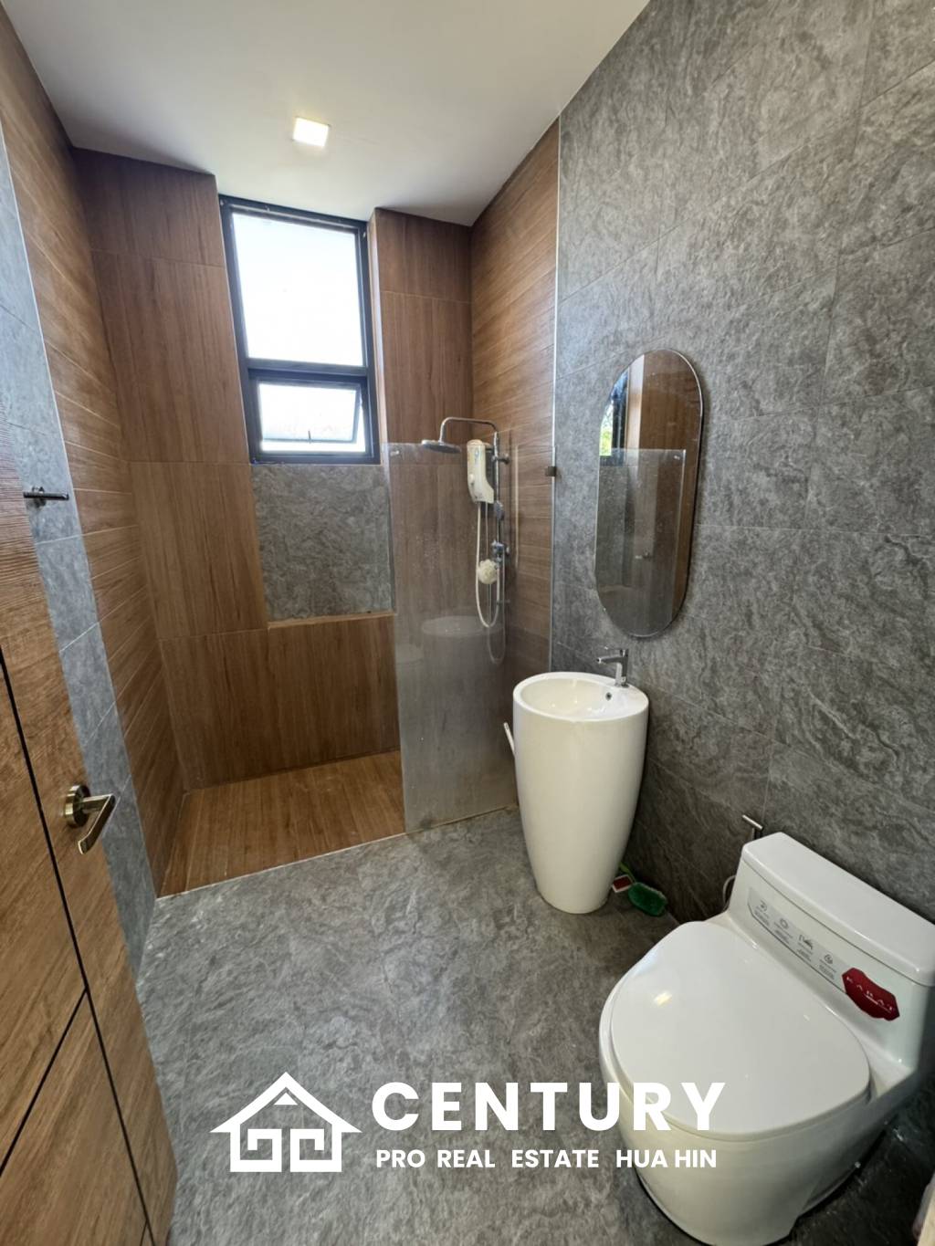 Modern detached house in Sam Phraya Cha Am