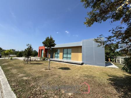 Modern detached house in Sam Phraya Cha Am