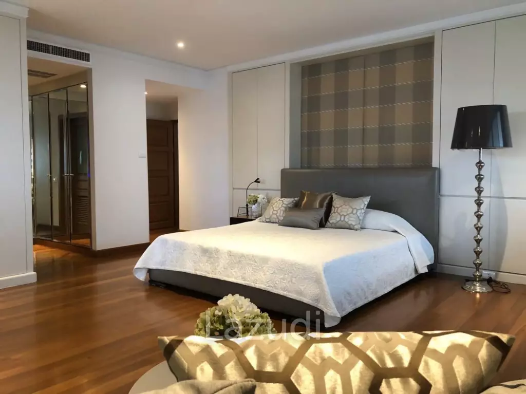 281 sqm condo in Tower Park Khlong Toei Nuea Bangkok