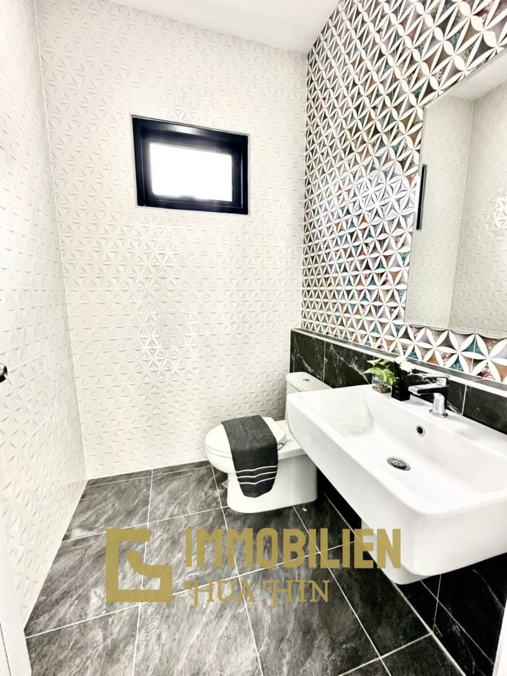 privater Pool / 4 Schlafzimmer + 4 Bäder / nah zu Geschäften und Restaurants