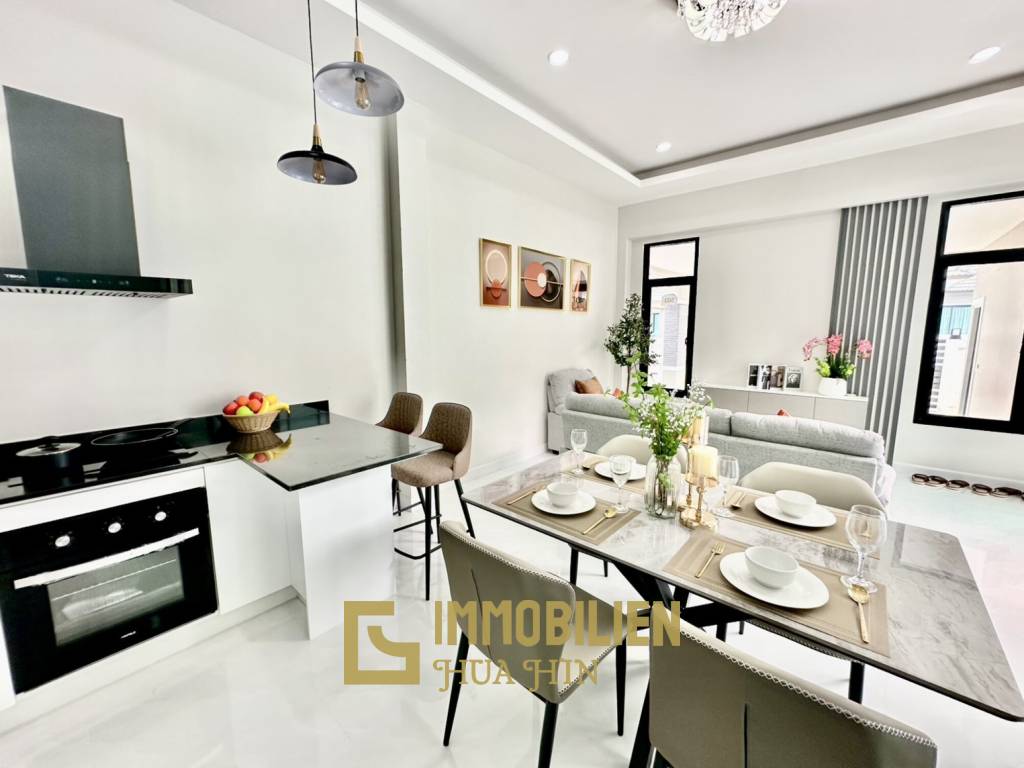 privater Pool / 4 Schlafzimmer + 4 Bäder / nah zu Geschäften und Restaurants