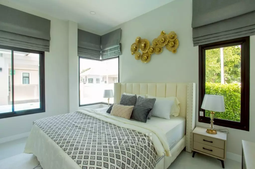 วิลล่าใหม่ 4 ห้องนอน 213 ตร. ม. พร้อมสระว่ายน้ำ ใกล้ตัวเมืองหัวหิน ในโครงการทองธารินทร์