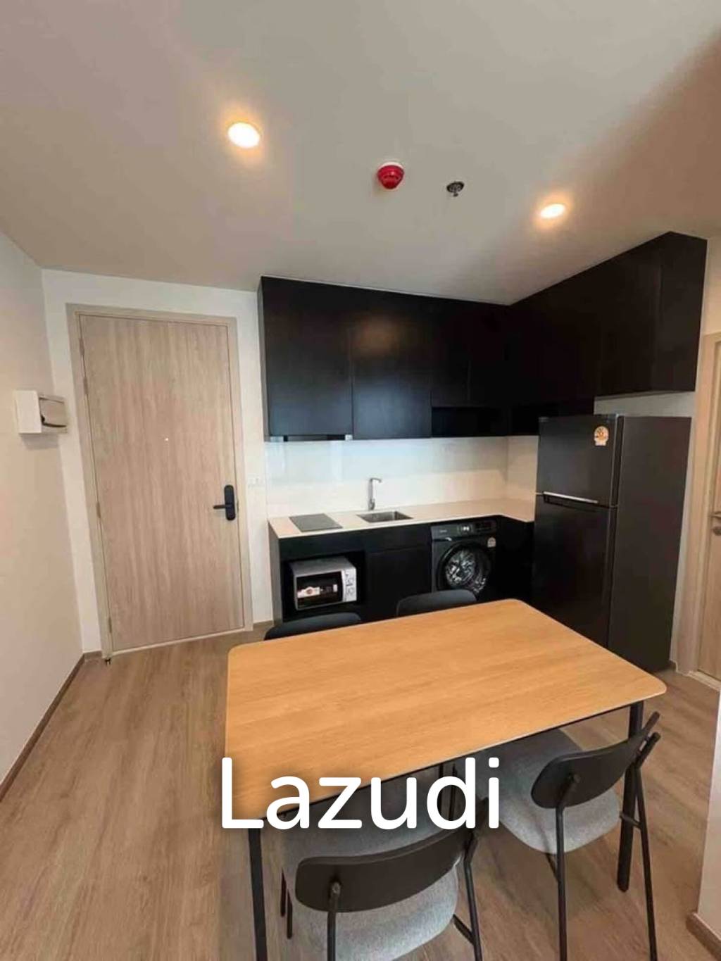 46 sqm modern 1 bedroom condo on 22nd floor at Nue District R9 Huai Khwang Bangkok
