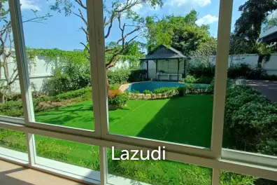 Modern 992 sqm Pool Home in Panya Village Pattanakarn, Suan Luang