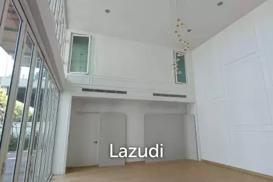 Modern 992 sqm Pool Home in Panya Village Pattanakarn, Suan Luang