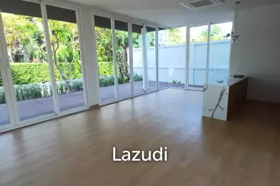 Modern 992 sqm Pool Home in Panya Village Pattanakarn, Suan Luang
