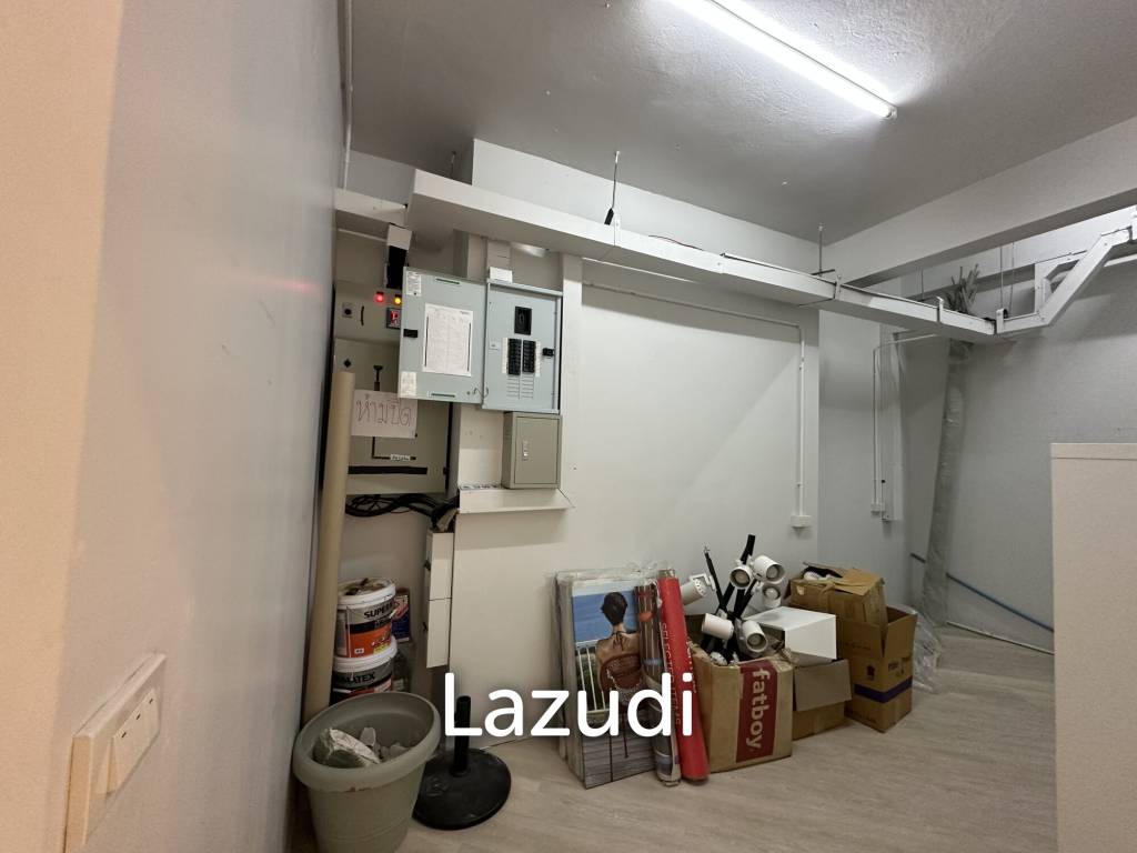 157 sqm corner retail space in Phra Khanong Nuea Bangkok