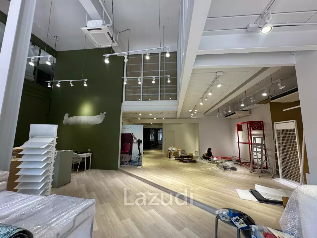 157 sqm corner retail space in Phra Khanong Nuea Bangkok