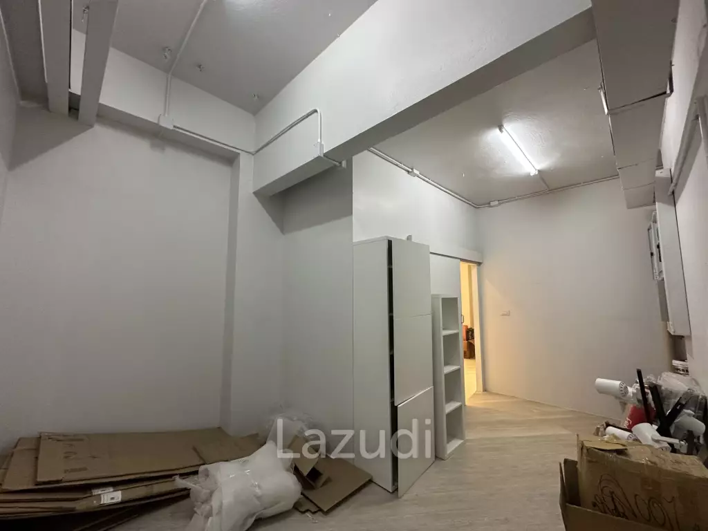 157 sqm corner retail space in Phra Khanong Nuea Bangkok