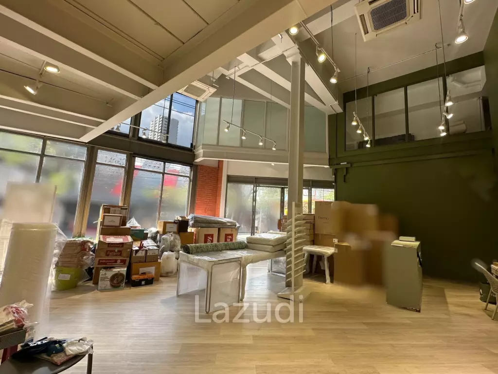 157 sqm corner retail space in Phra Khanong Nuea Bangkok