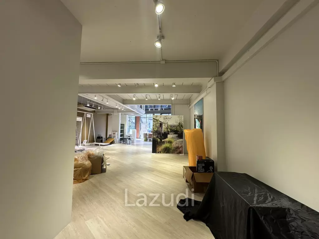 157 sqm corner retail space in Phra Khanong Nuea Bangkok