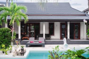 Contemporary 4-Bedroom Pool Villa with Large Land Plot for Sale in Rawai