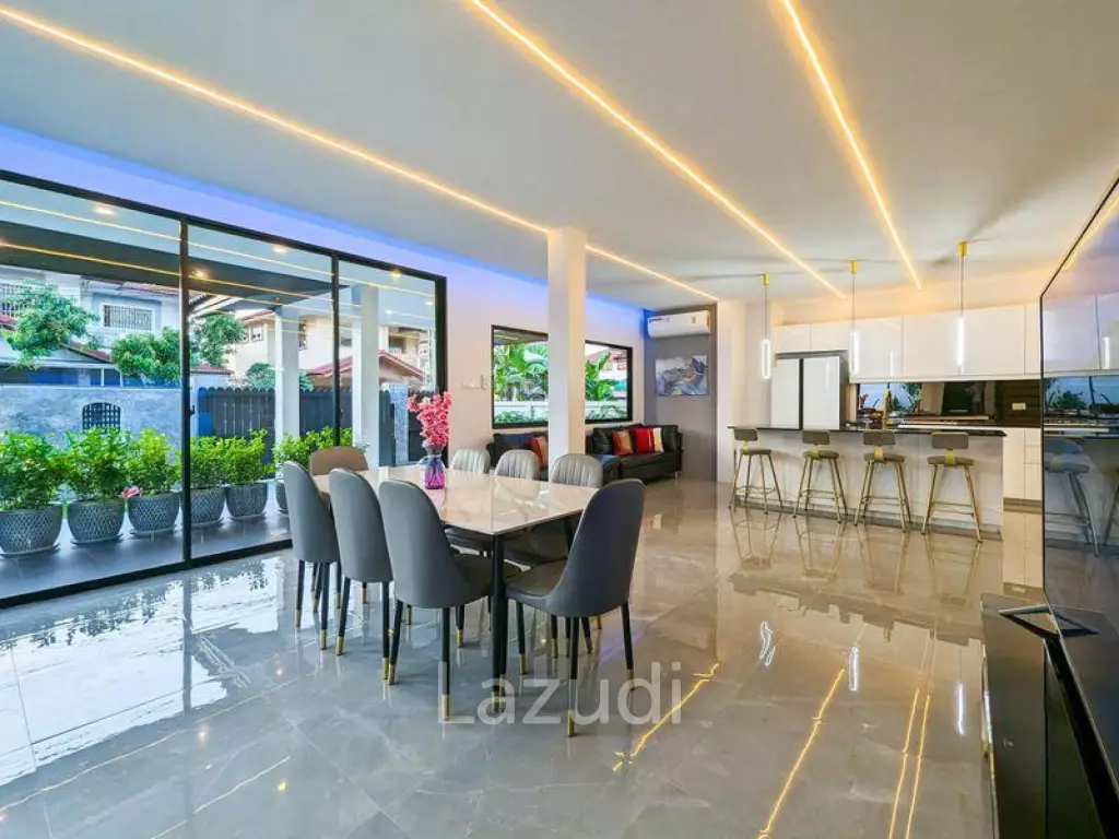 7 Bedroom 7 Bathroom 410 SQ.M. Eakmongkol Village