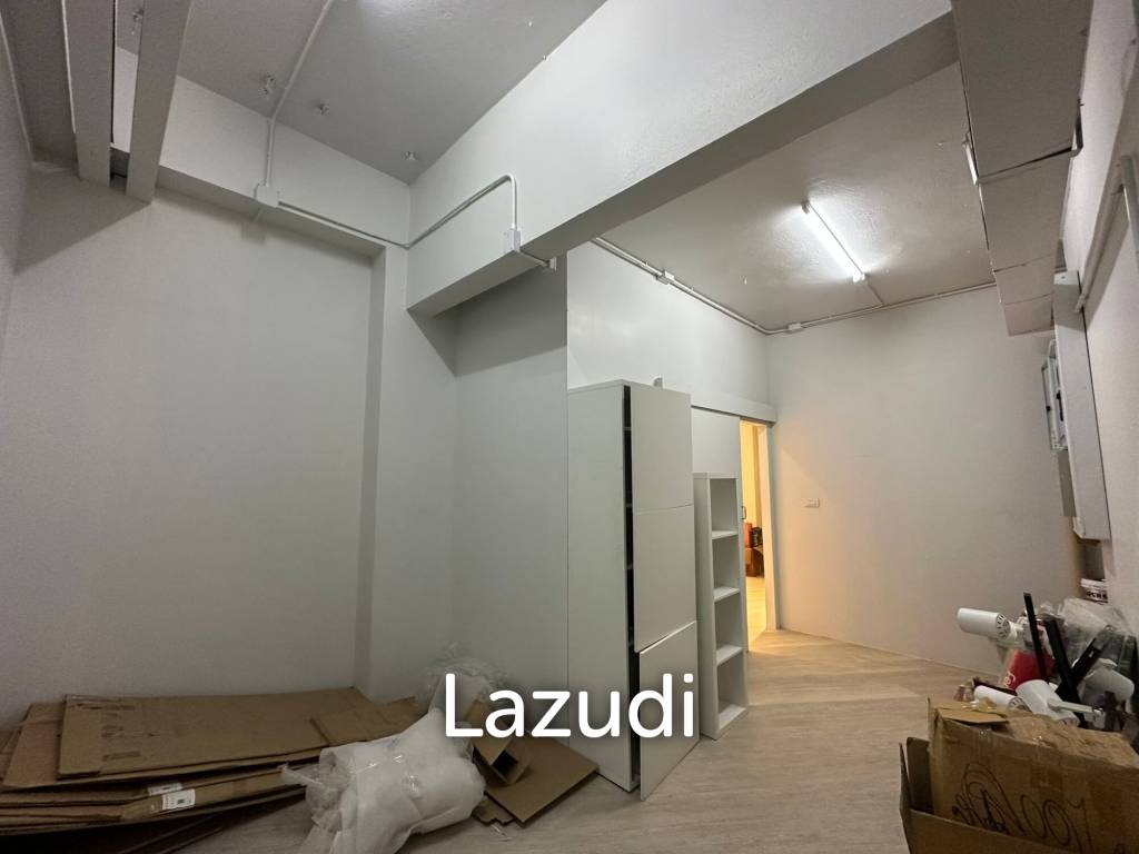 Ekamai Main Road Space – 157 SQM High-Ceiling Retail in the Heart of a Residential Catchment