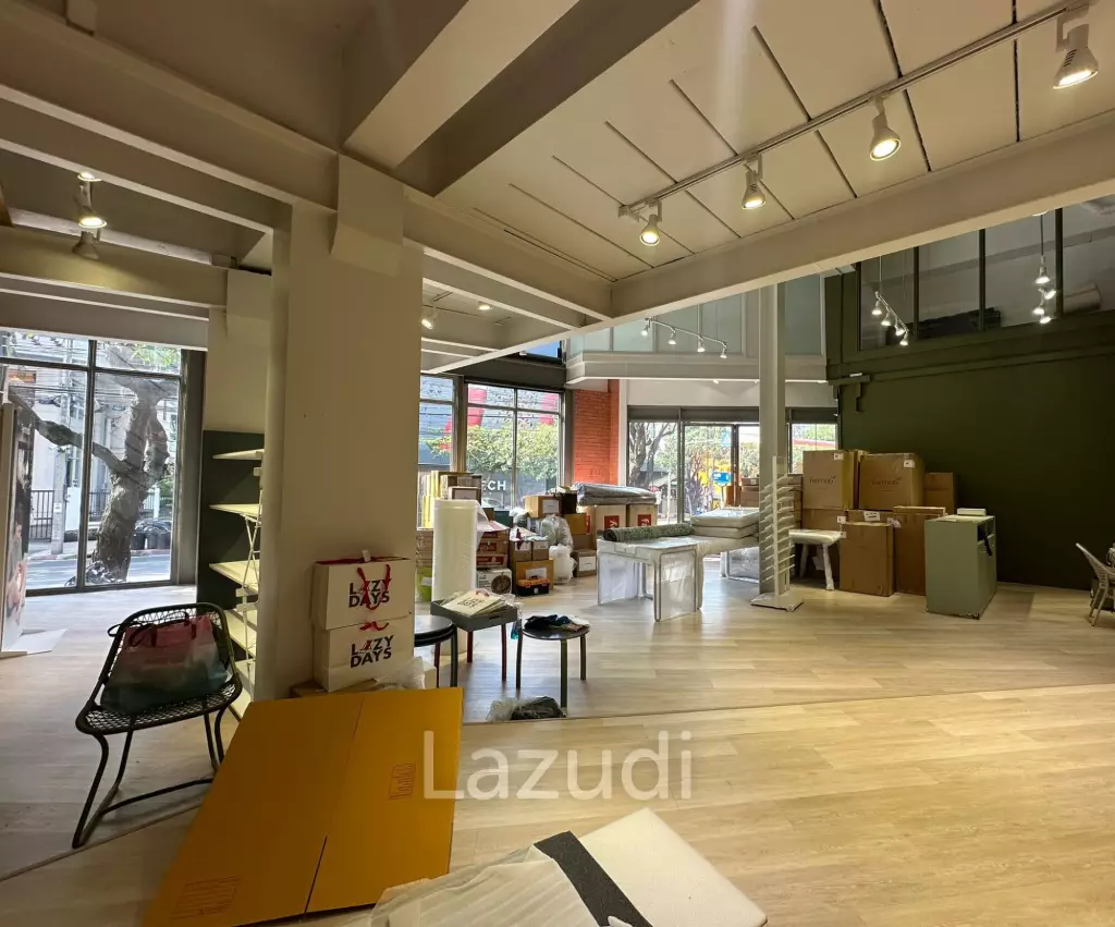 Ekamai Main Road Space – 157 SQM High-Ceiling Retail in the Heart of a Residential Catchment