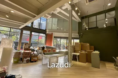 Ekamai Main Road Space – 157 SQM High-Ceiling Retail in the Heart of a Residential Catchment