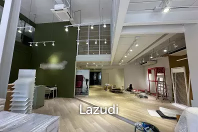 Ekamai Main Road Space – 157 SQM High-Ceiling Retail in the Heart of a Residential Catchment