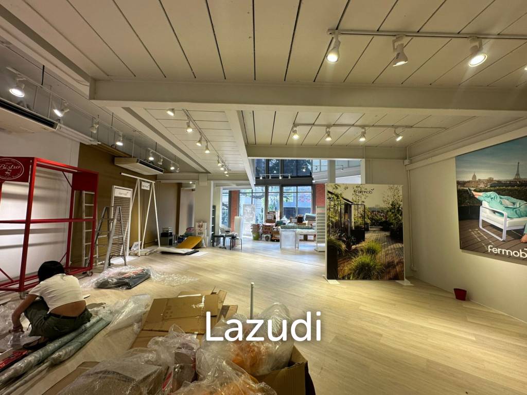 Ekamai Main Road Space – 157 SQM High-Ceiling Retail in the Heart of a Residential Catchment