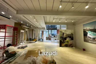 Ekamai Main Road Space – 157 SQM High-Ceiling Retail in the Heart of a Residential Catchment