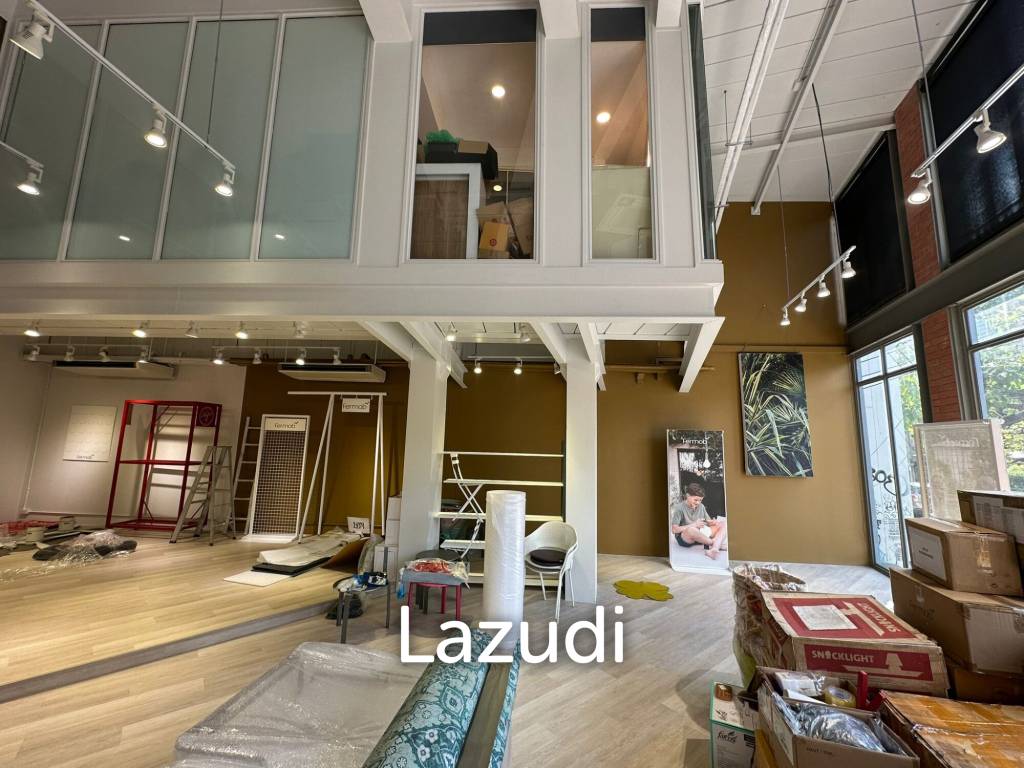 Ekamai Main Road Space – 157 SQM High-Ceiling Retail in the Heart of a Residential Catchment