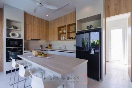 200 sqm modern pool villa in Thap Tai Hua Hin – Asai Villas new development