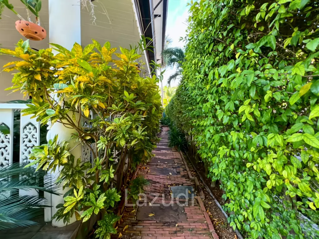 The Heights 2: 4-Bedrooms with Private Pool and Garden