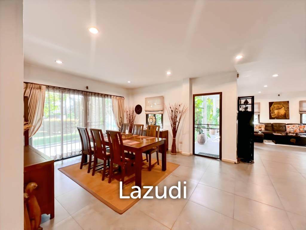 The Heights 2: 4-Bedrooms with Private Pool and Garden