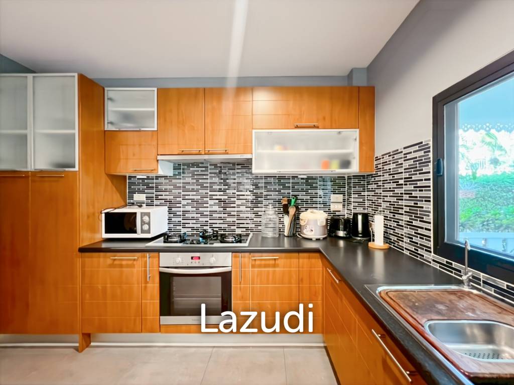 The Heights 2: 4-Bedrooms with Private Pool and Garden