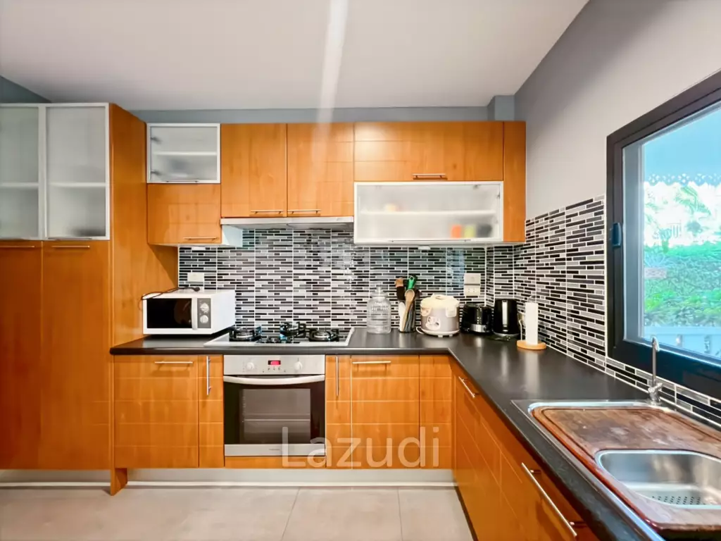 The Heights 2: 4-Bedrooms with Private Pool and Garden