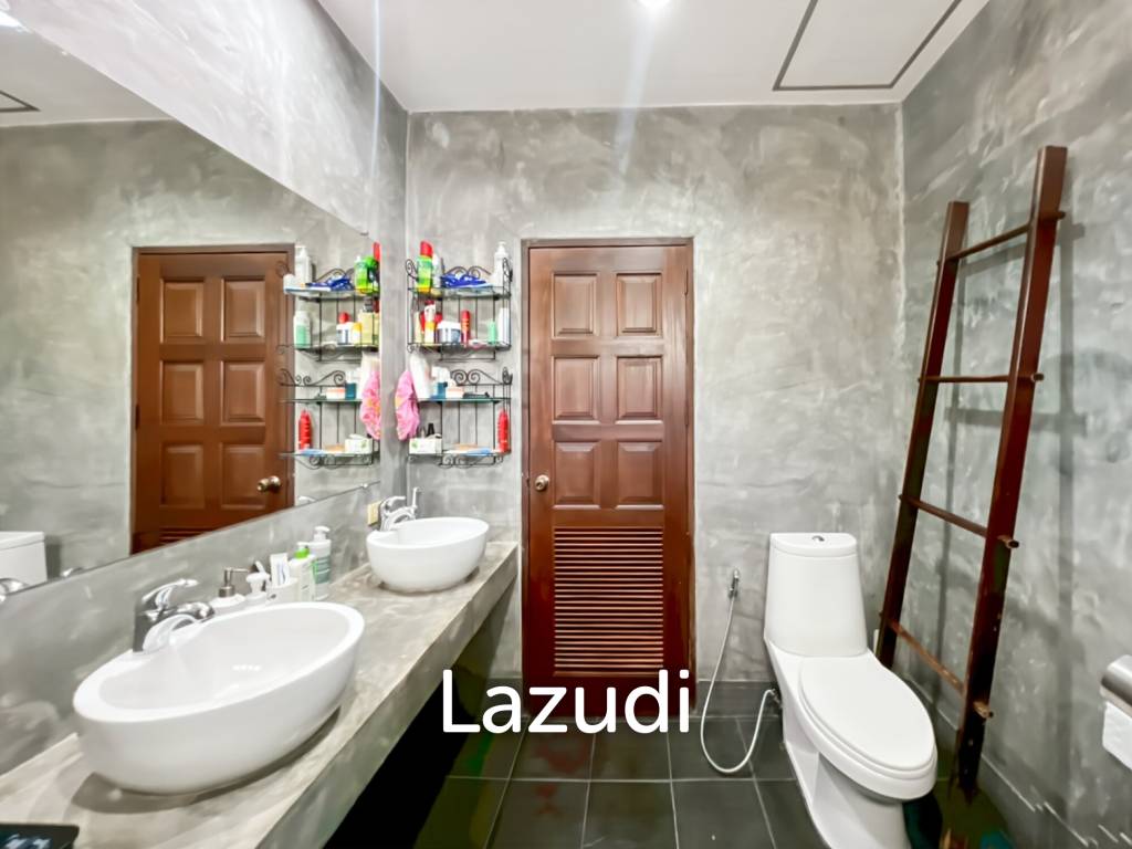 The Heights 2: 4-Bedrooms with Private Pool and Garden