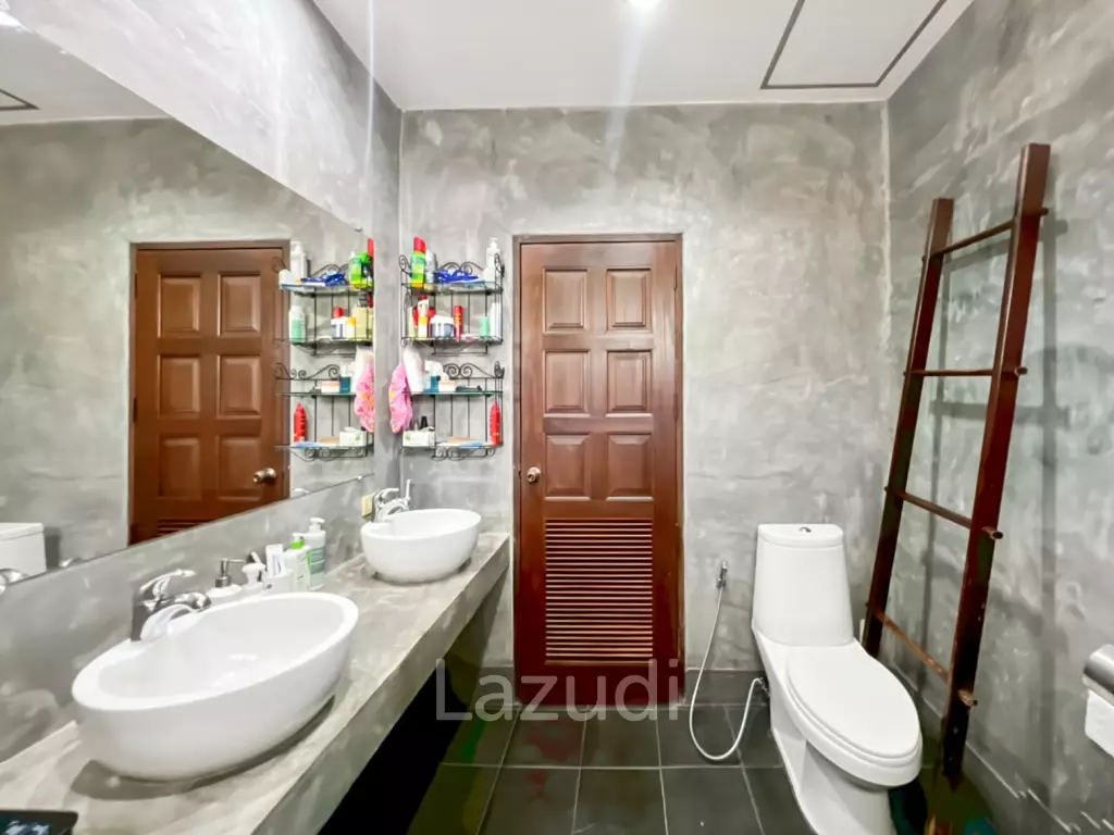 The Heights 2: 4-Bedrooms with Private Pool and Garden