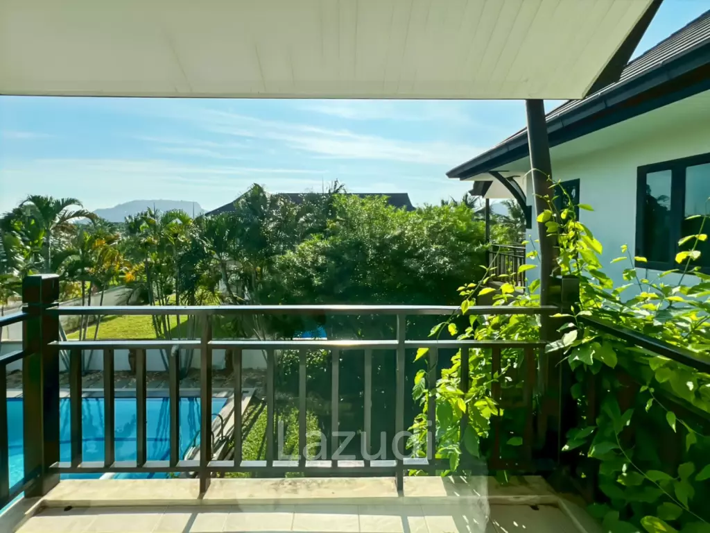 The Heights 2: 4-Bedrooms with Private Pool and Garden