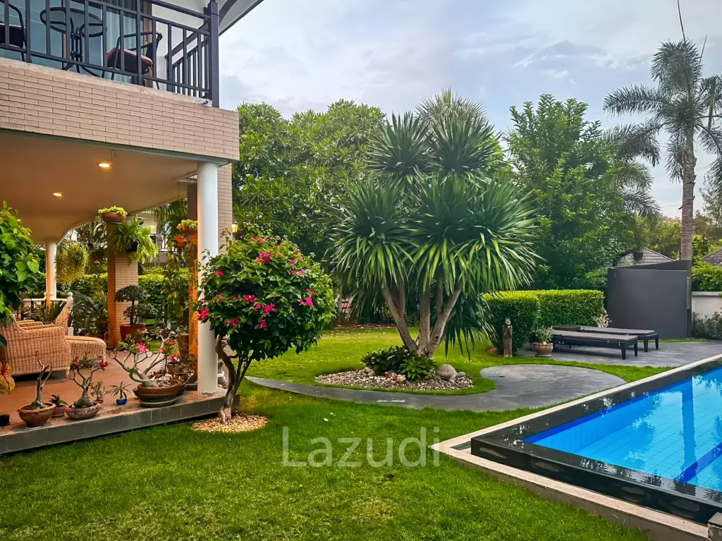 The Heights 2: 4-Bedrooms with Private Pool and Garden